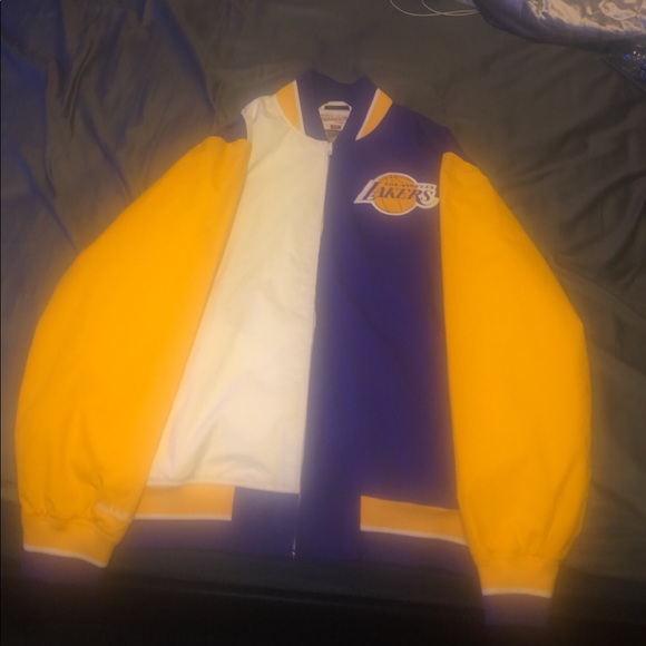 lakers warm up jacket mitchell & ness